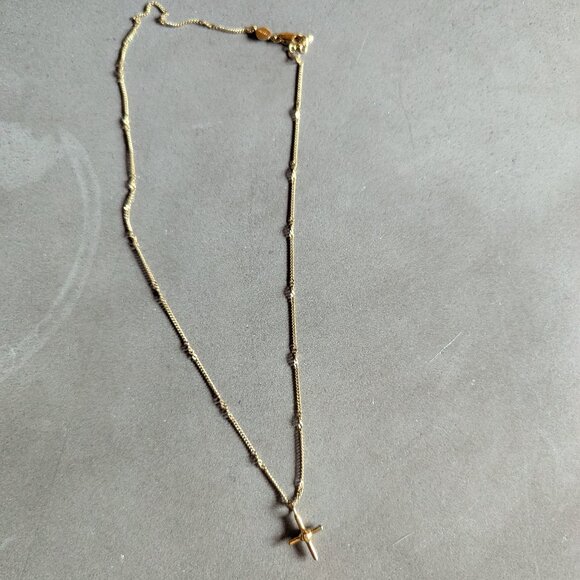 Missoma x Lucy Williams Gold Ridge Cross Necklace - Picture 4 of 16